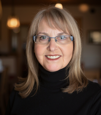 Portrait of Lisa Robinett, REALTOR®, GRI, ABR, NHC.